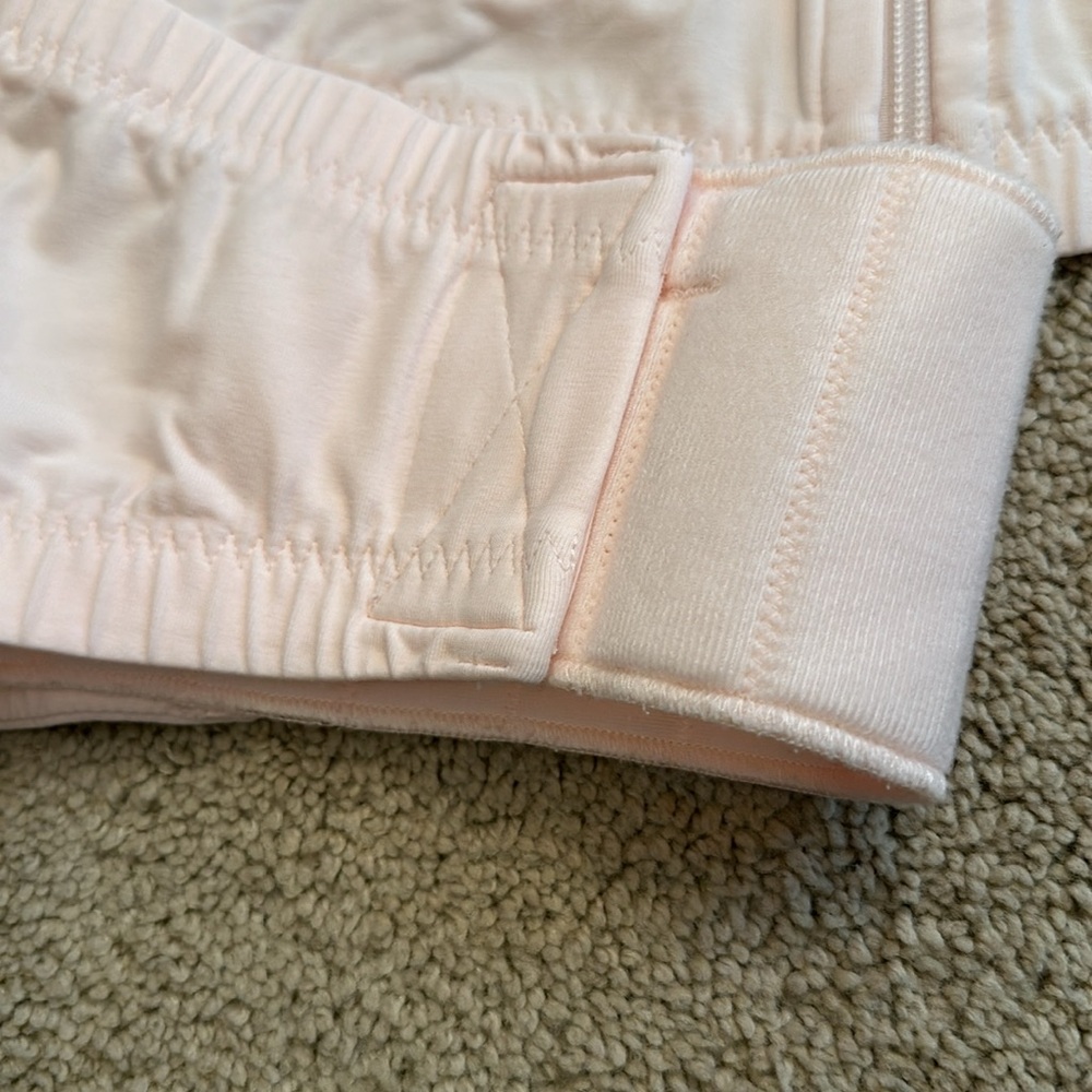 Lansinoh xs-l adjustable pumping bra. - Picture 4 of 5